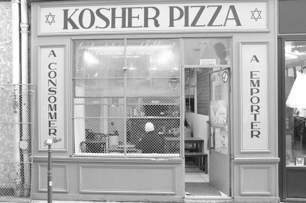 From the Pletzl to the Lower East Side: Two Destinations of Eastern European Jewish Migration