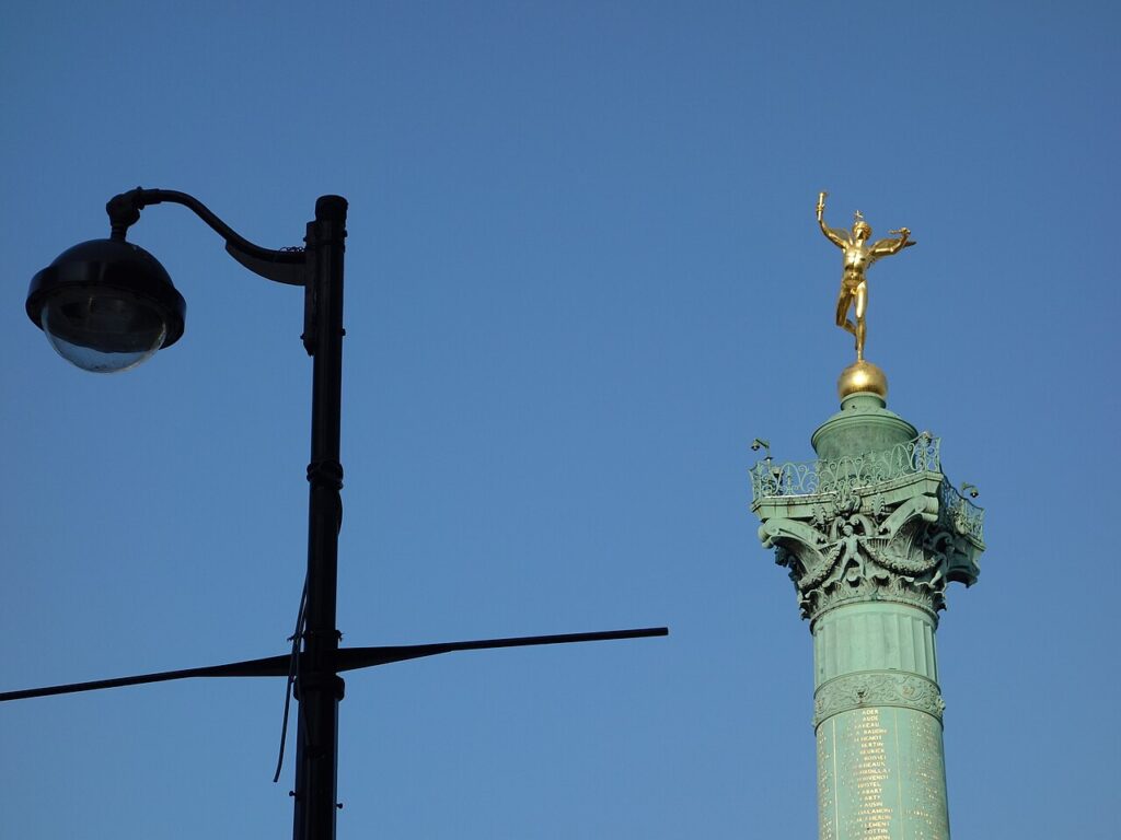 Bastille Monument in Paris.jpg