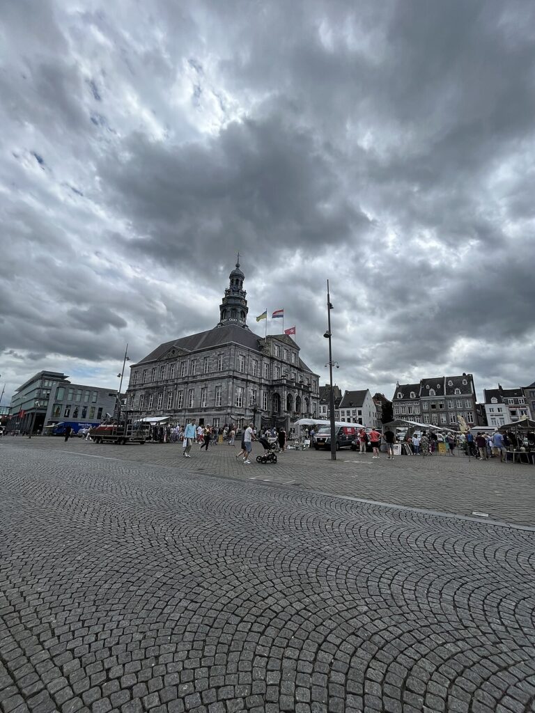 Paris and Maastricht: The Treaty That Changed Europe Forever