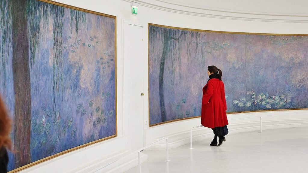 Monets water lilies in the Musée de lOrangerie 03.jpg