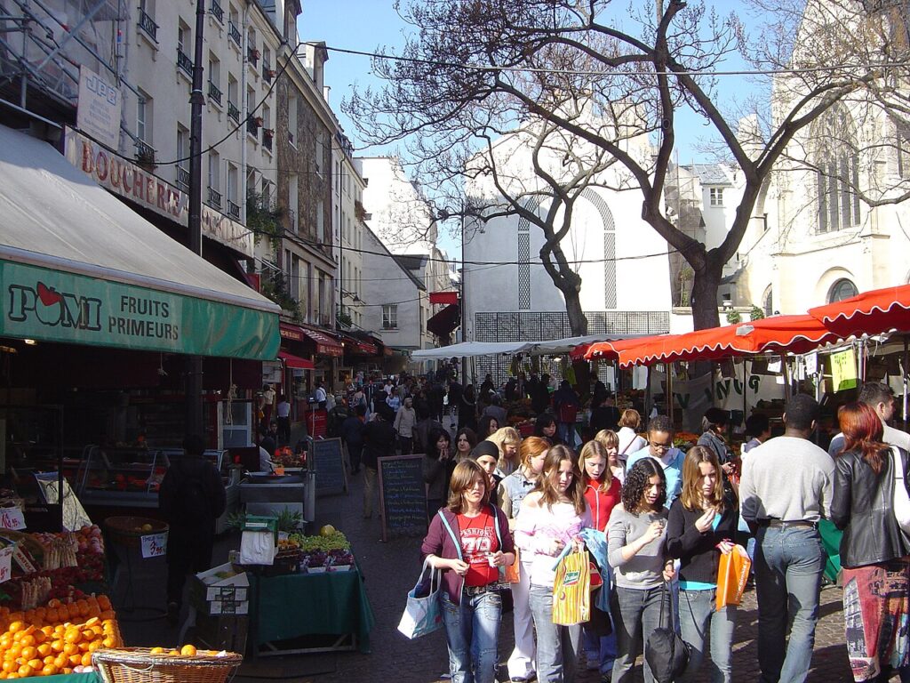 Street market rue Mouffetard St Medard dsc00727.jpg
